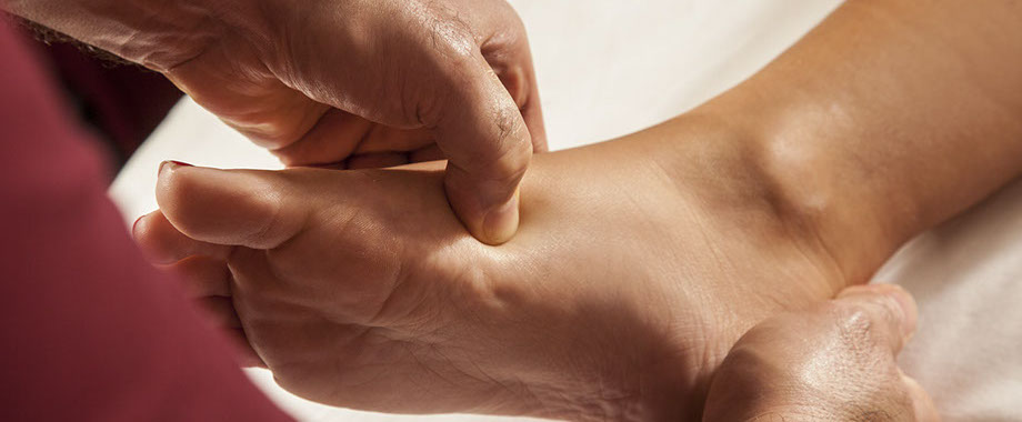 massage_fuss_1_anwendung_sanawellness_griesbach-crop-u7530